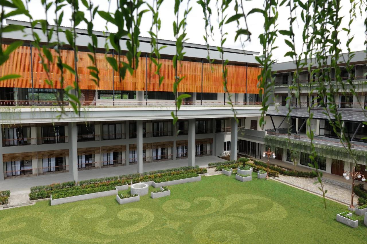 Fox Harris Hotel & Convention Banjarnegara Ngoại thất bức ảnh